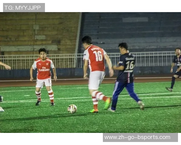 足球杯袜子助力激情赛场尽显球迷风采与团队精神